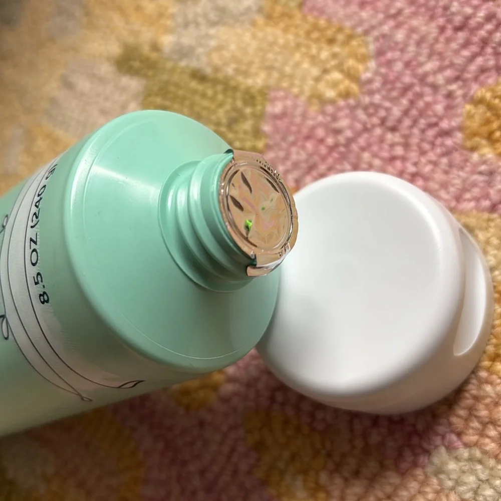 🍦HOST PICK🍦👶🏻👶🏽👶🏾Vivvi & Bloom Baby 2-in-1 face & body whip lotion sealed tube